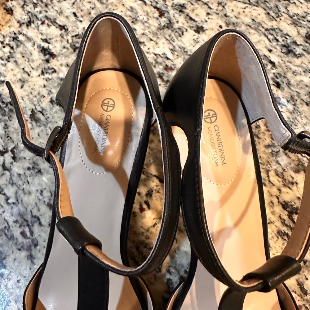 Giani Bernini's Claraa Pumps 10 memory foam - Picture 4 of 6